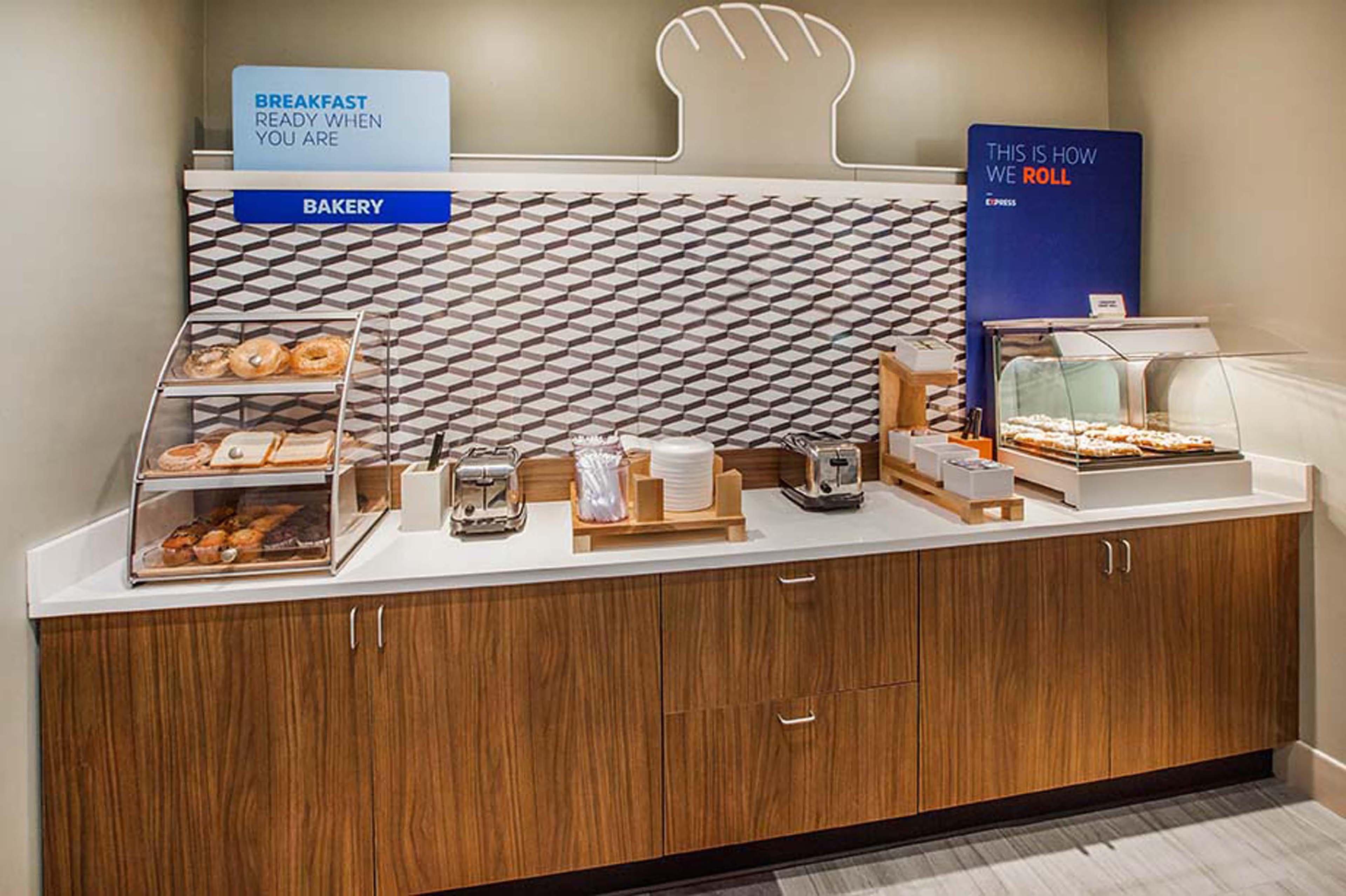 Holiday Inn Express Ontario By Ihg Creekside Luaran gambar